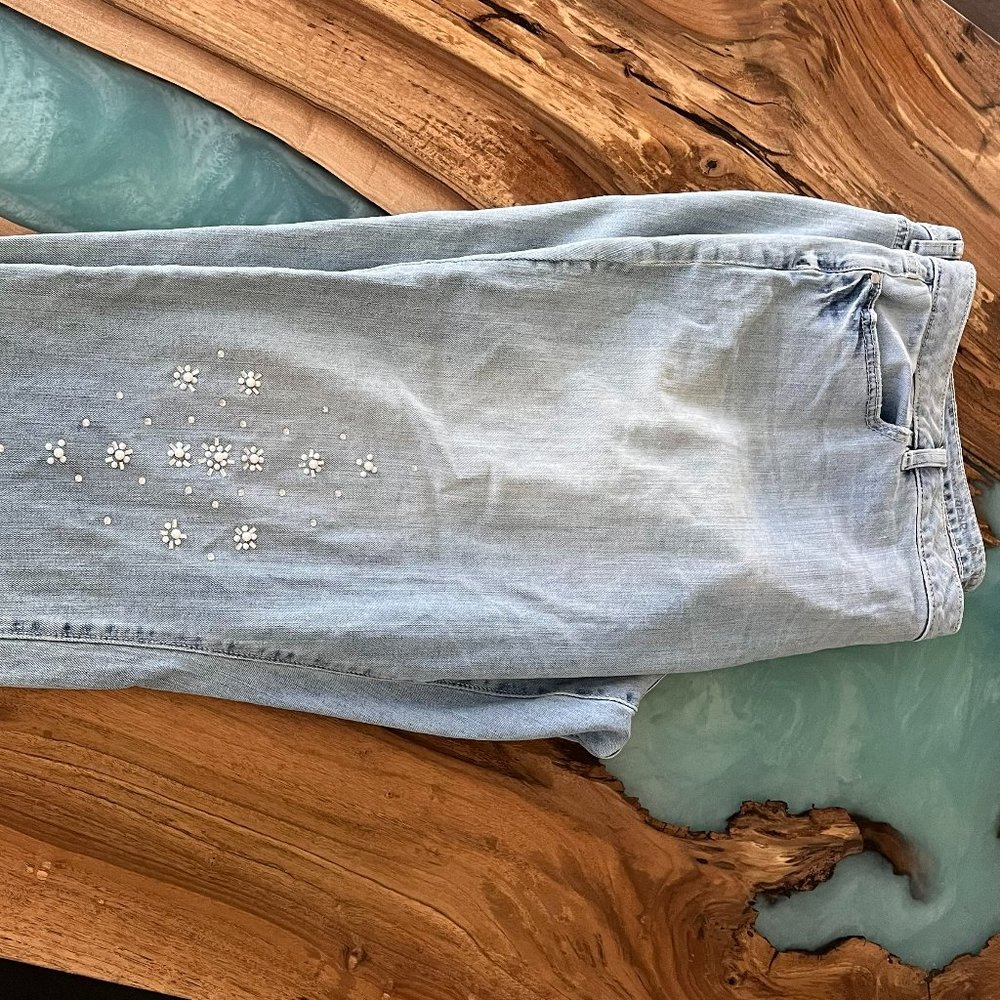 Jennifer Lopez Light Wash Embellished Jeans 22W